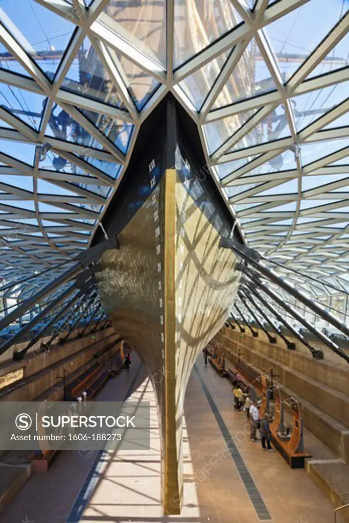 England,London,Greenwich,Cutty Sark,View of Hull from under the Ship