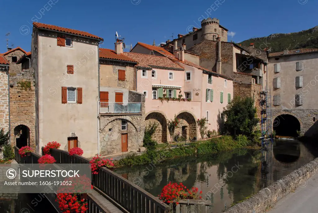 View of Creissels village in Aveyron region, France