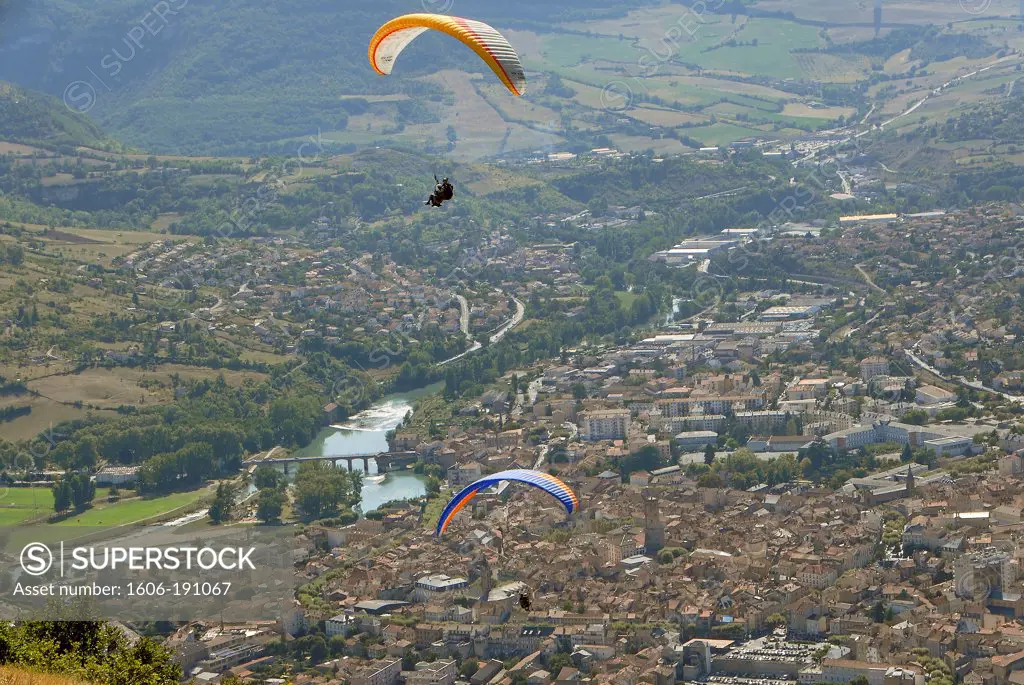 Paragliding in Aveyron region, France