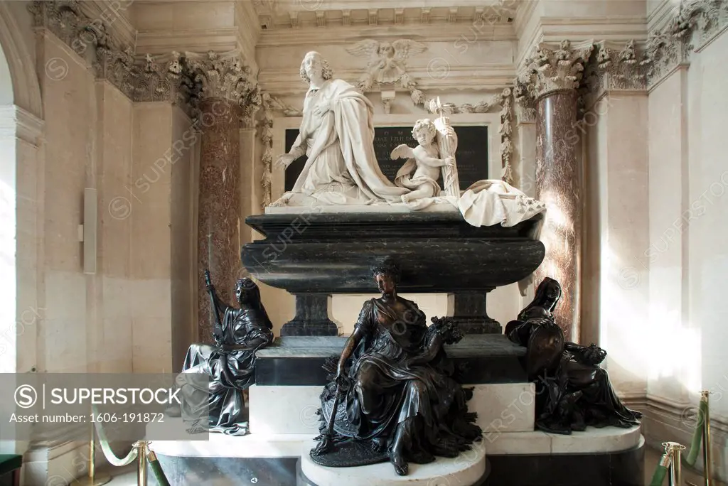 Paris 6th district - Chapel of the Institute of France - Grave of Mazarin, sculture of Coysevox