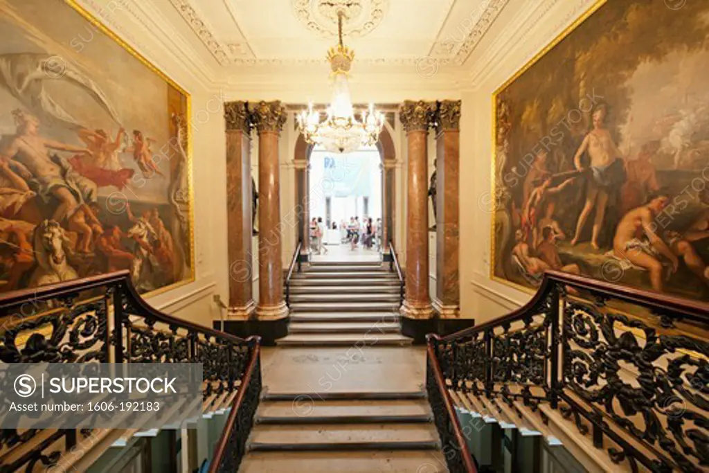 England,London,Piccadilly,Burlington House,The Royal Acadamy,Entrance Hallway