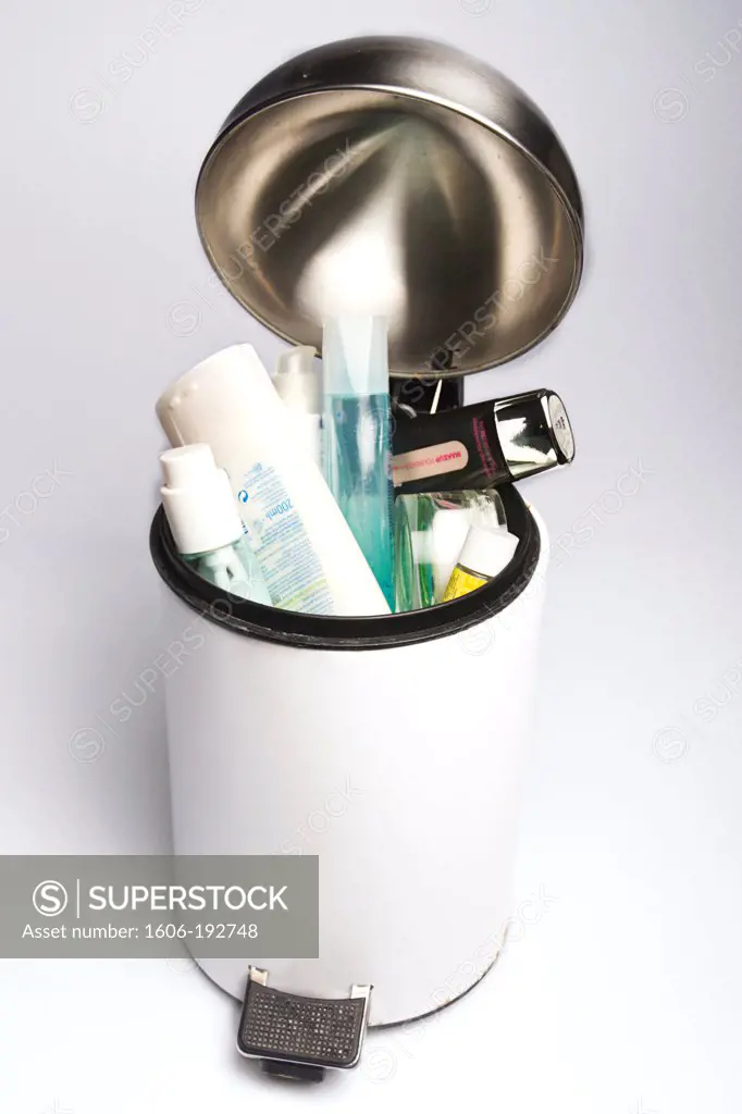 Composition,  Garbage Can Containing Make Up And Beauty Care