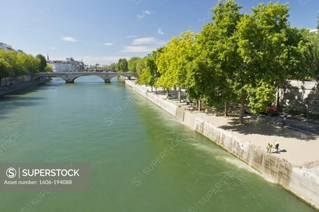 France, Paris, Quay Of Seine, Cleaning Of Paris Plage