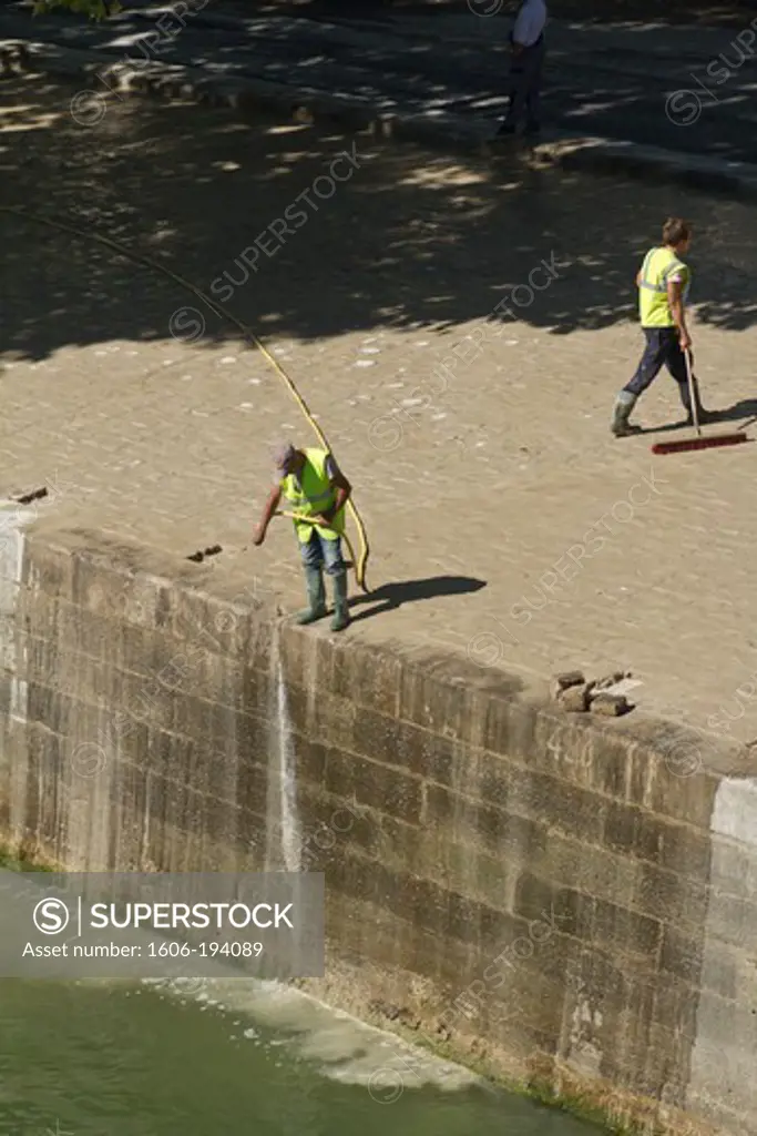 France, Paris, Quay Of Seine, Cleaning Of Paris Plage