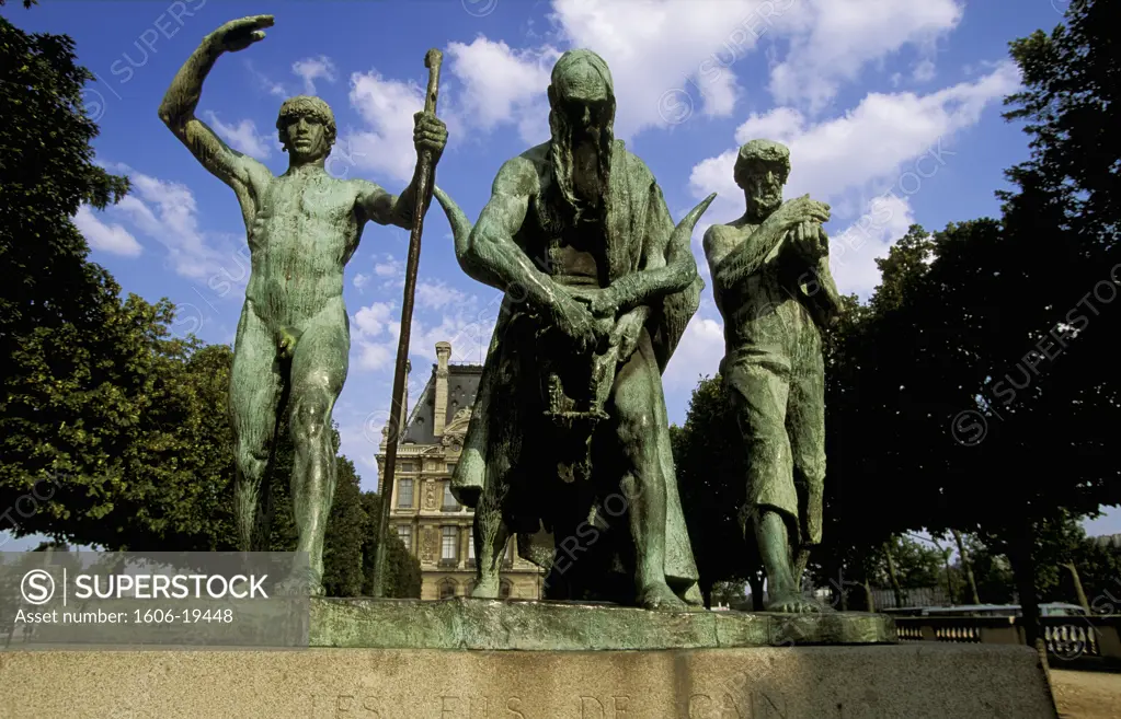 France, Paris, Jardin des Tuileries, statues "Cain sons"