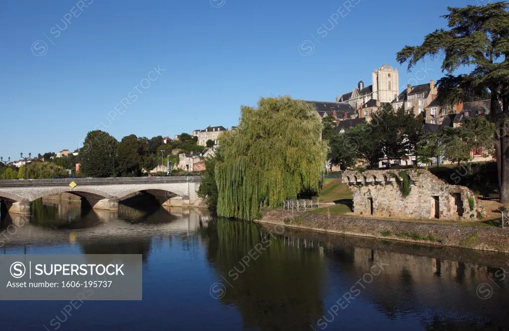 France, Pays De La Loire, Sarthe (72), Le Mans, Cite Plantagenet And Sarthe River