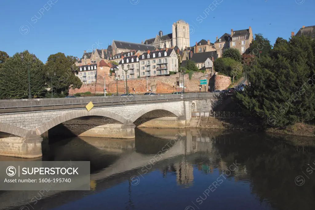 France, Pays De La Loire, Sarthe (72), Le Mans, Cite Plantagenet And Sarthe River