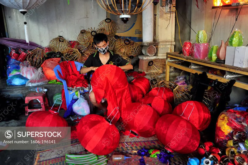 Man Making Lantern In Hoi An, Central Vietnam, Vietnam, South East Asia, Asia