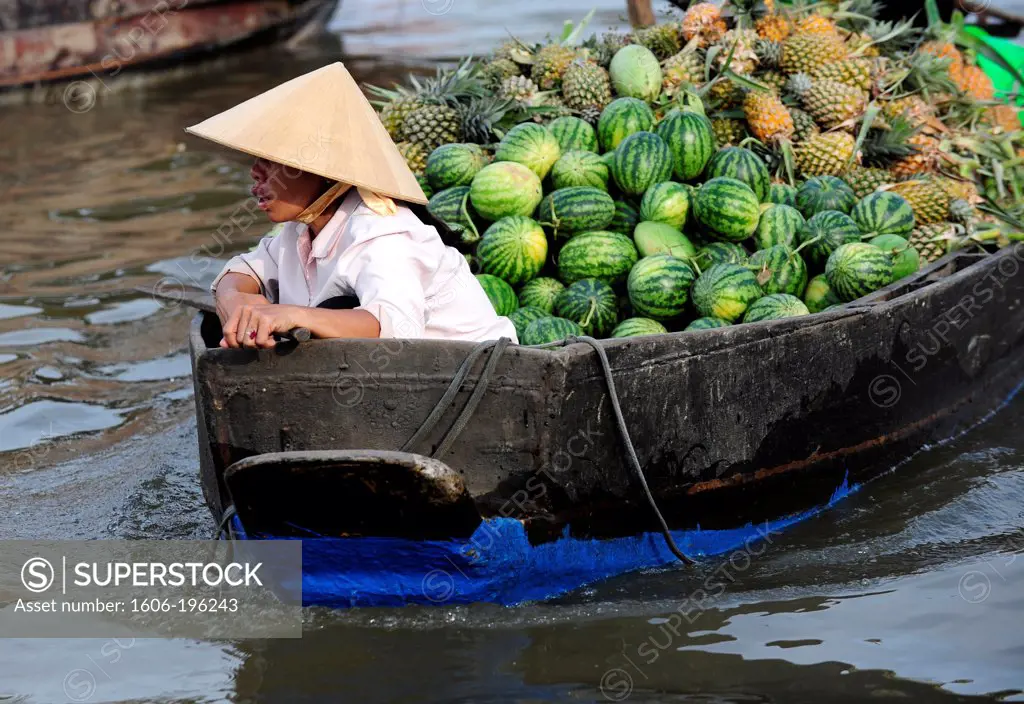 Cai Be Floating Market  In Mekong Delta, South Vietnam, Vietnam, South East Asia, Asia