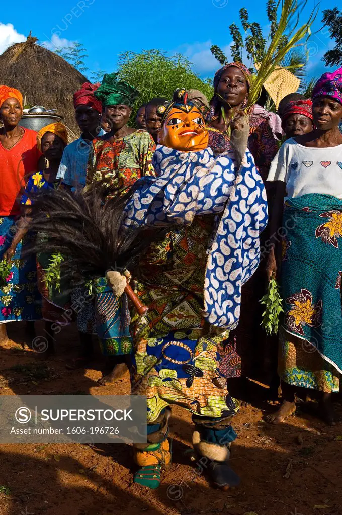 Benin, Zou County, Bagon Dovi-Cové, Ceremony For The Fetisher A« GuéLéDé A» Where A Devotee Dressed Up Like A Woman (Adogono) Repeats Morals And Riddles.