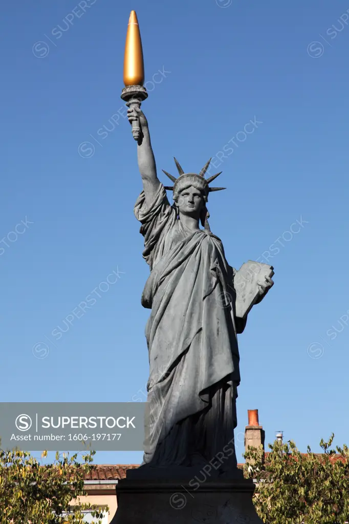 France, Poitou-Charentes, Vienne (86), Poitiers, Liberte Square, Statue Of The Liberty