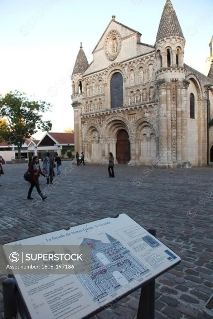 France, Poitou-Charentes, Vienne (86), Poitiers, Notre Dame La Grande Church And Charles De Gaulle Square