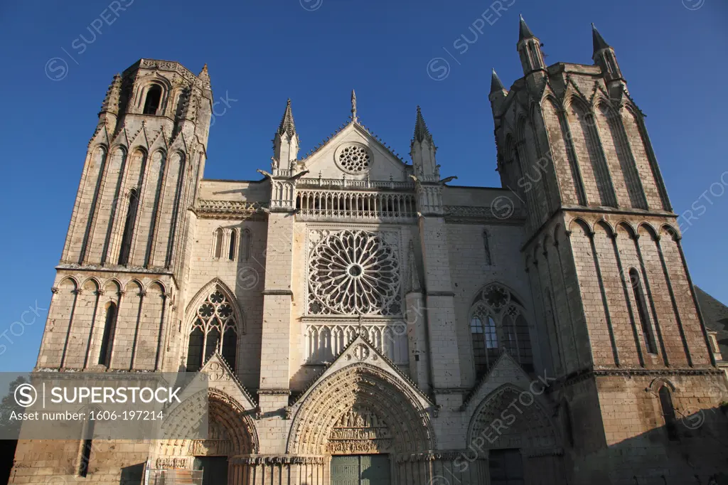 France, Poitou-Charentes, Vienne (86), Poitiers, Saint Pierre Cathedral