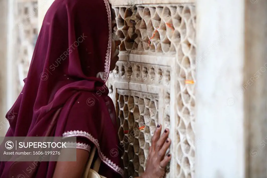 Woman Peeping Into A Mausoleum In Nizamuddin Dargah Complex Delhi. India.