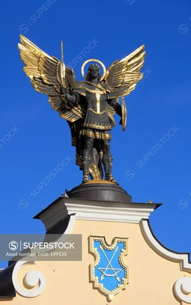 Ukraine, Kiev, Kyiv, Archangel Michael Statue, Independence Square, Maidan Nezalezhnosti,