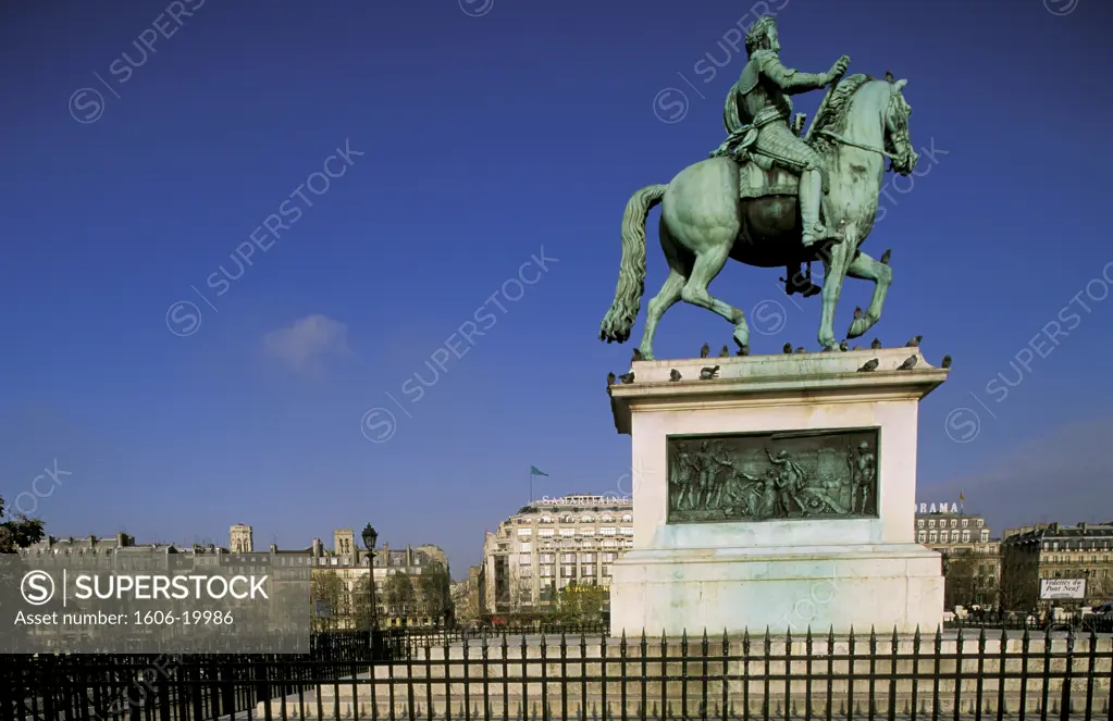 France, Paris, Henri IV statue
