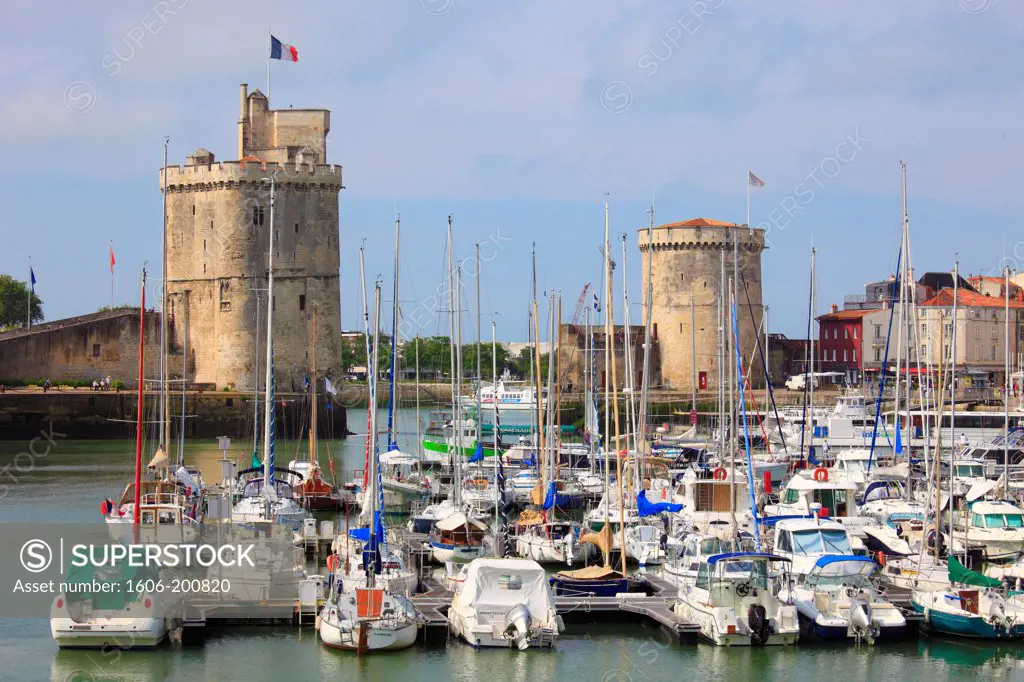 France, Poitou-Charentes, La Rochelle, Vieux Port, Towers,