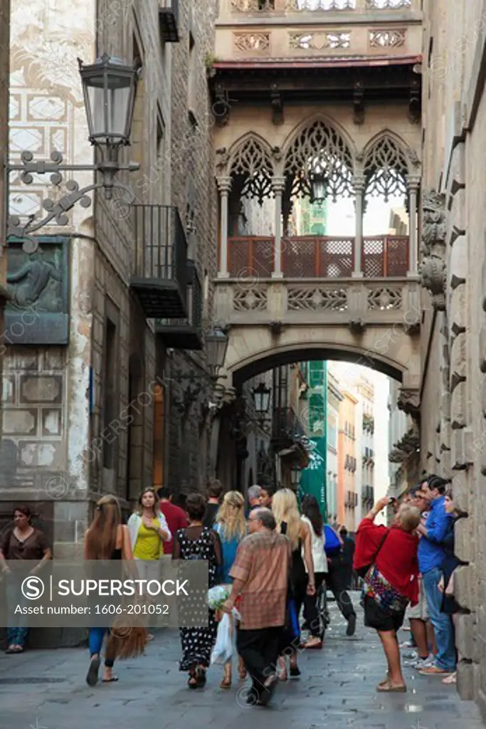 Spain, Catalonia, Barcelona, Barri Gotic, Carrer Del Bisbe,