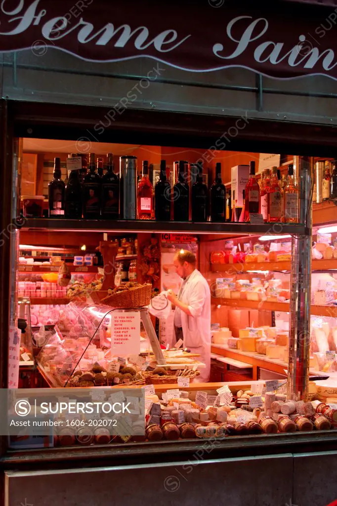 France, Paris, 4E, Ile Saint-Louis,  Saint-Louis-En-L'Ile Street, A Cheese Shop Window At Night