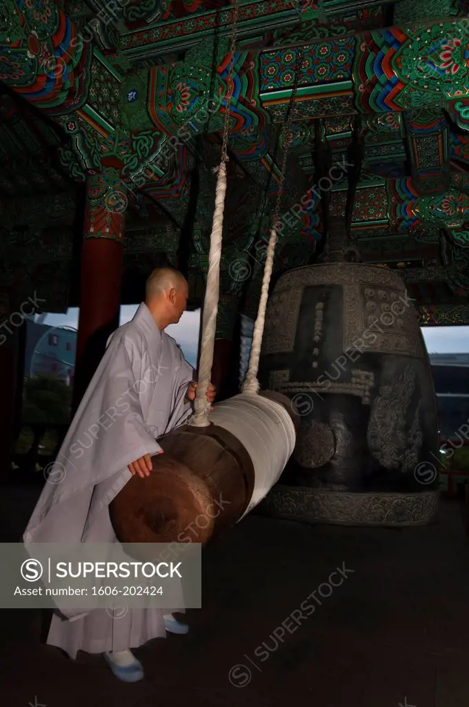Asia, South Korea, Capital Seoul, Samsun-Dong District, Bongeunsa Temple, Buddhist Monk Ringing The Bell For Diner