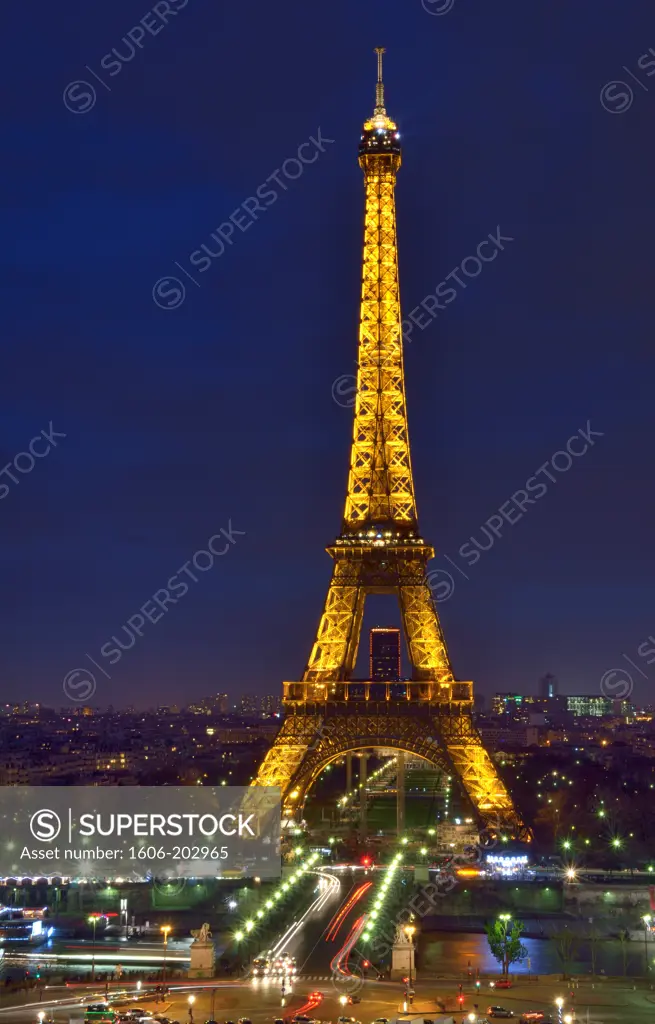 France, Paris, The Eiffel Tower Illuminated (© Sete-Illuminations Pierre Bideau)