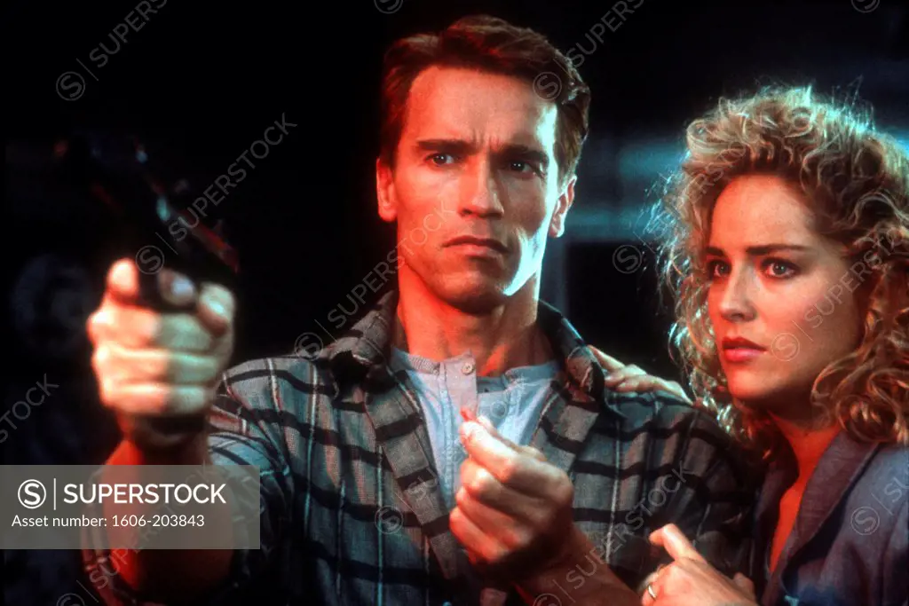 Arnold Schwarzenegger and Sharon Stone, Total Recall , 1990 directed by Paul Verhoeven (TriStar Pictures)