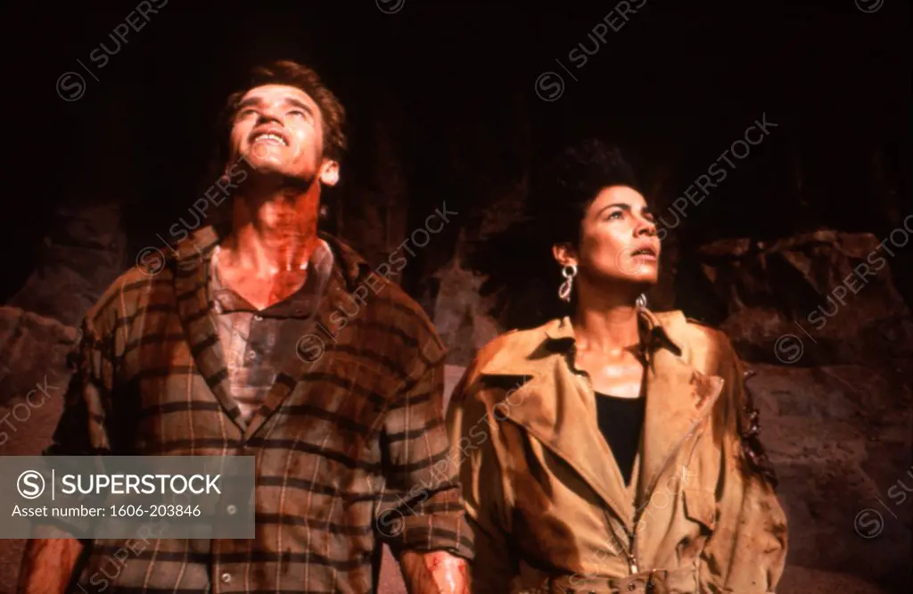 Arnold Schwarzenegger and Rachel Ticotin, Total Recall , 1990 directed by Paul Verhoeven (TriStar Pictures)