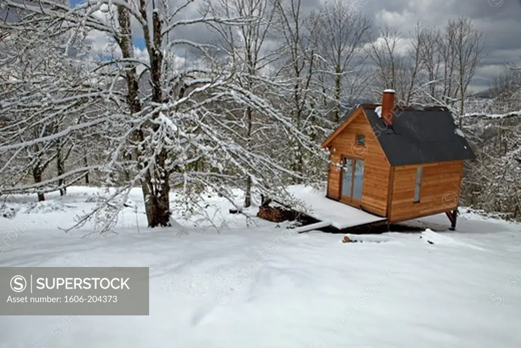 France, Ariege, Pyrenees, wooden chalet with snow