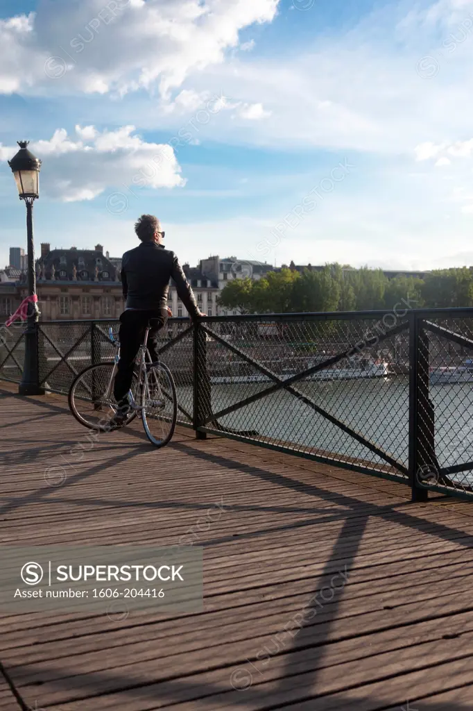 France, Paris, 1st district, Pont des Arts, cyclist