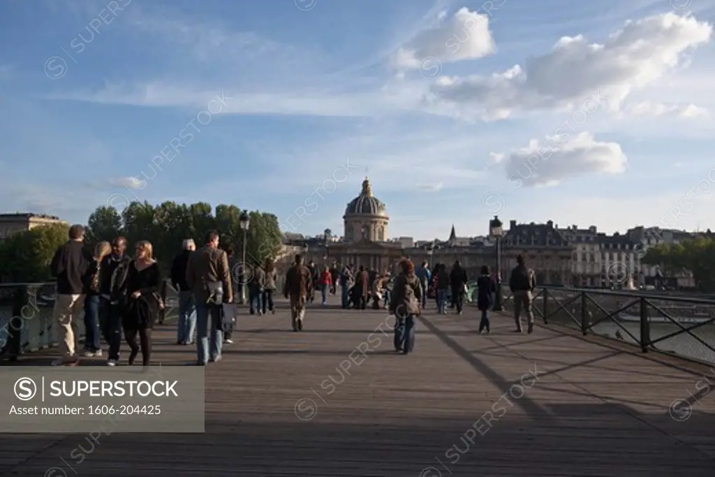 France. Paris. 1st district. Pont des Arts