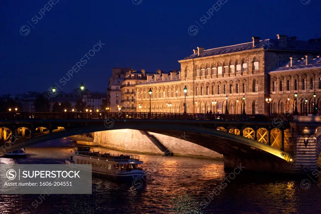 France, Paris, Pont d'Arcole  by night