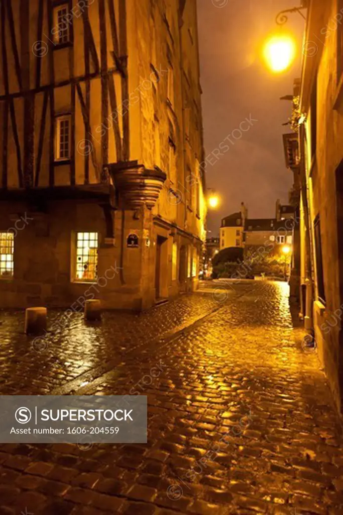 France, Paris, Le Marais (The Marsh District), Street by night