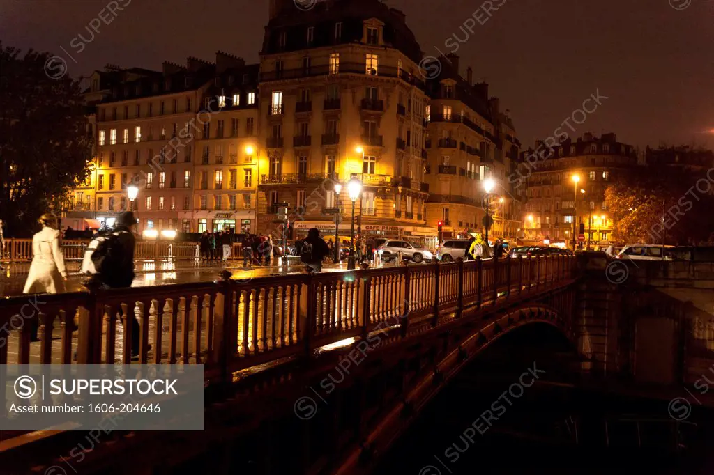 France, Paris, Quai Saint Michel by night