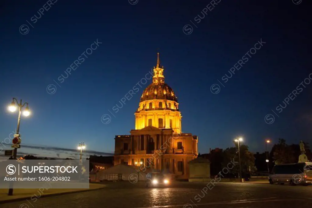 France. Paris. 7th district.  - The Invalides at night
