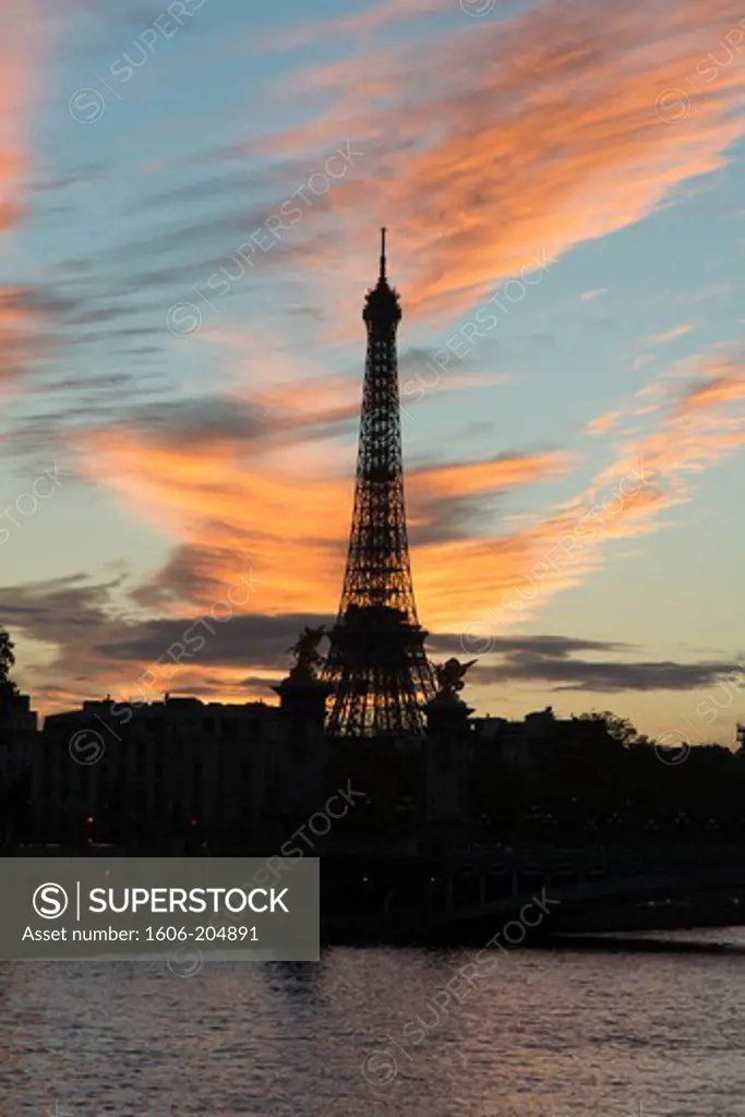 France, Paris, Pont Alexandre III (arch bridge), Eiffel Tower at dusk