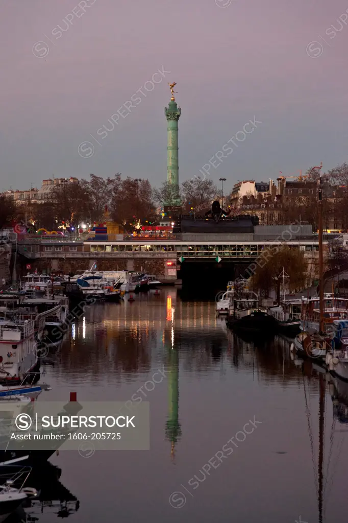 France, Paris, 4th district, La Bastille Canal, Bassin de l' Arsenal (Boat basin)