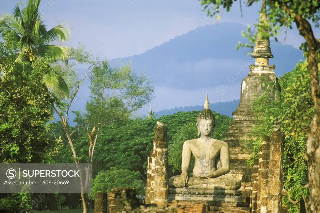 Thailand, Sukhothai, Mahathat, statue of Buddha