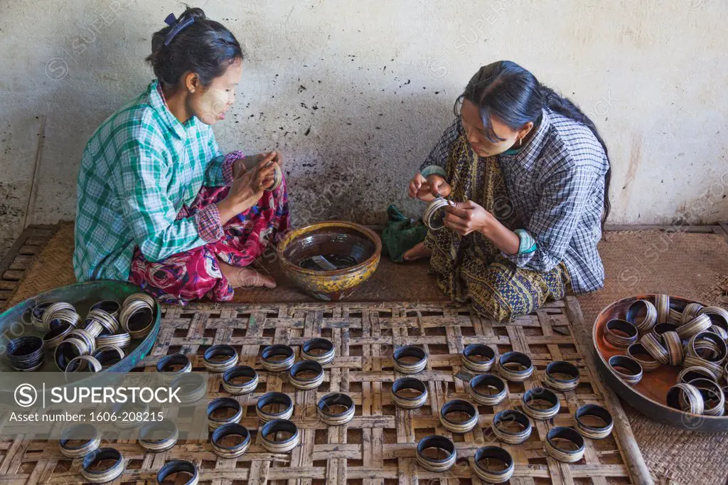Myanmar,Bagan,Lacquerware Makers