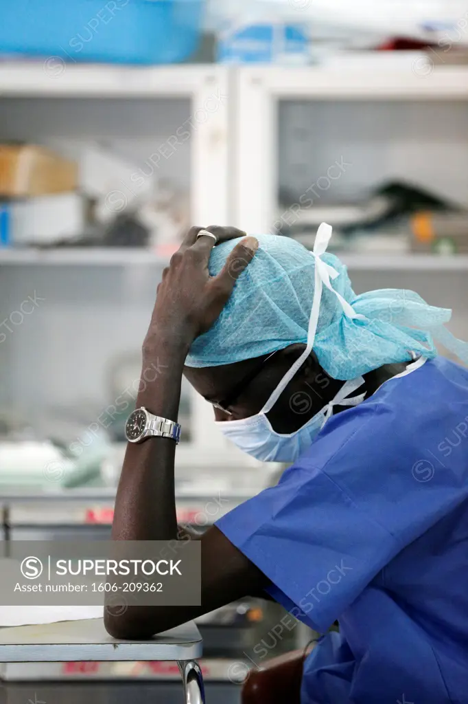 Anesthesiologist. Operating theatre. Fann hospital. Sénégal. Dakar.