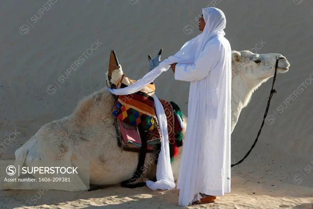 Africa, Tunisia,Beduin tying his scarf Tunisia.