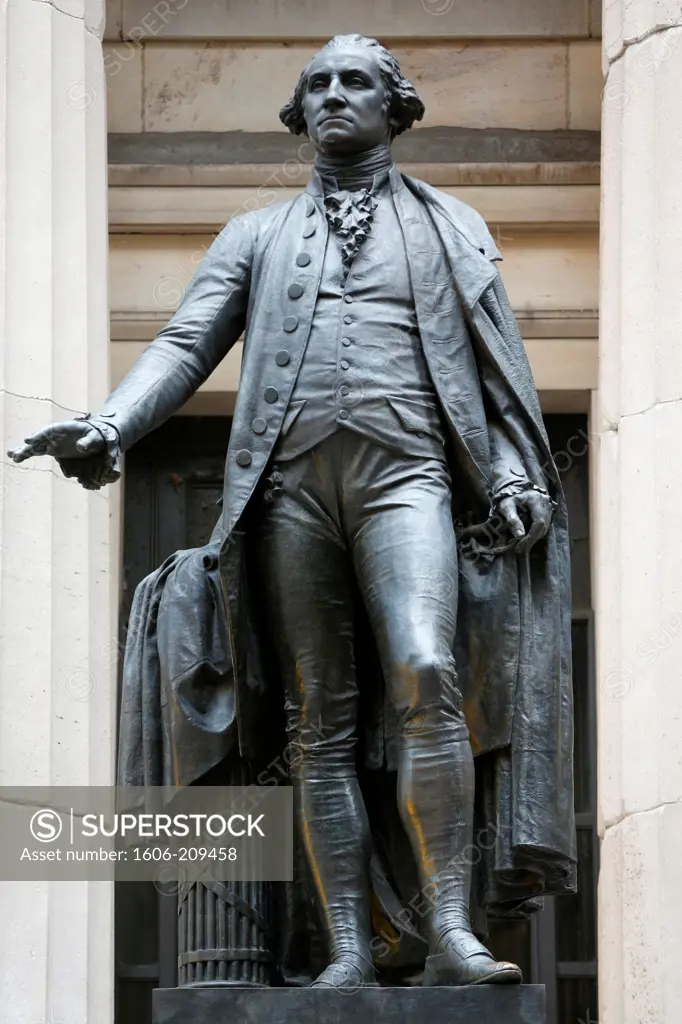 Status of George Washington in 1882 by the sculptor John Quincy Adams Ward to the front of the Federal Hall National Memorial. Wall Street. New York. USA.