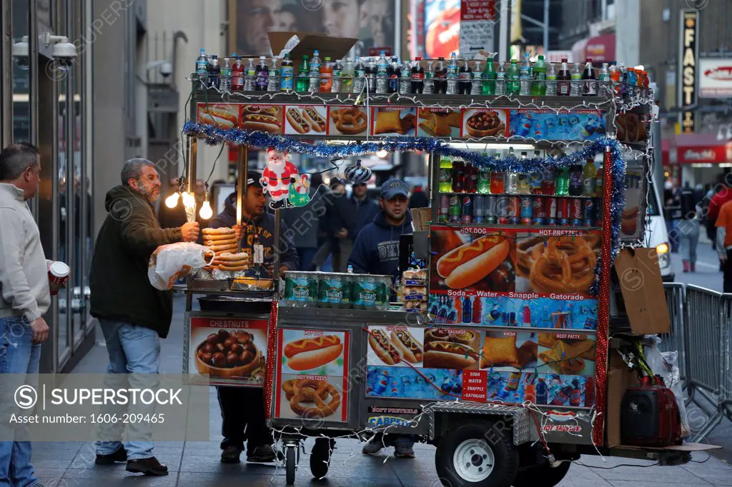 Hot dog vendor. New York. USA.