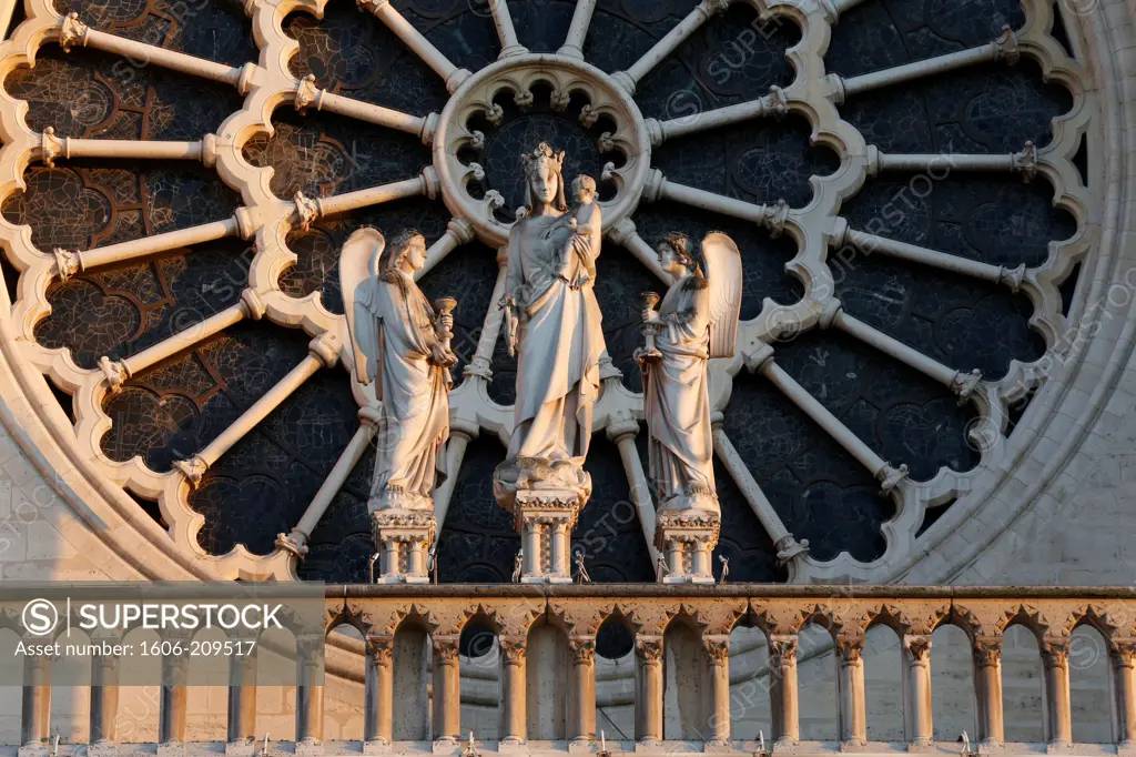 Rose window and Virgin and Child between two angels statue. Notre-Dame de Paris cathedral. Paris. France.