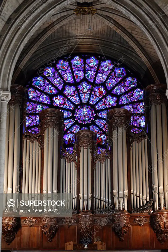 Organ. Notre-Dame de Paris cathedral. Paris. France.