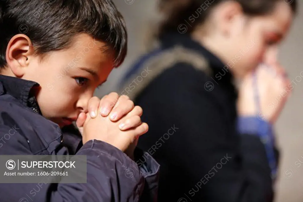 Praying children France.