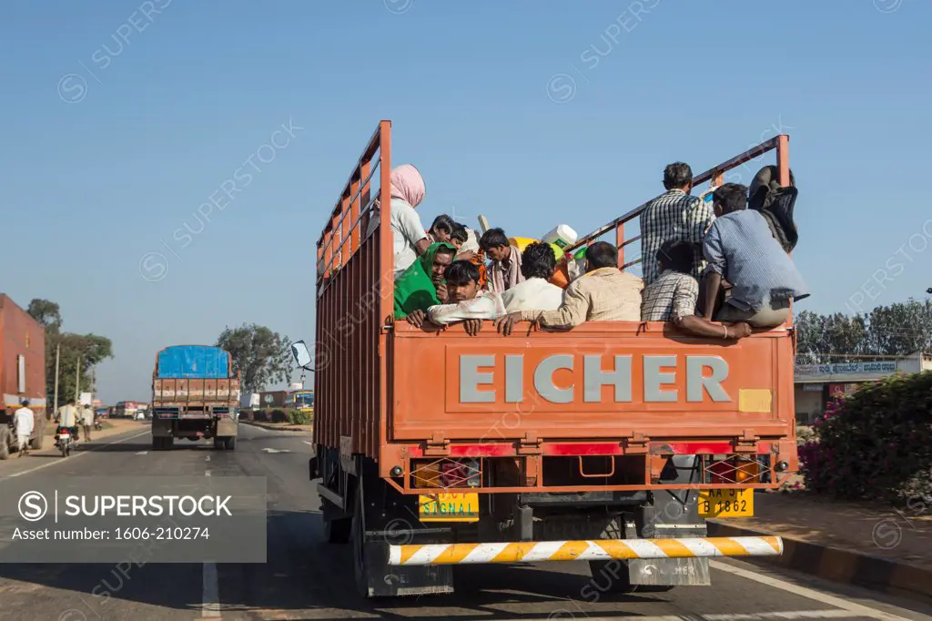 India, Karnataka State, human transport, Bangalor to Mumbay Highway