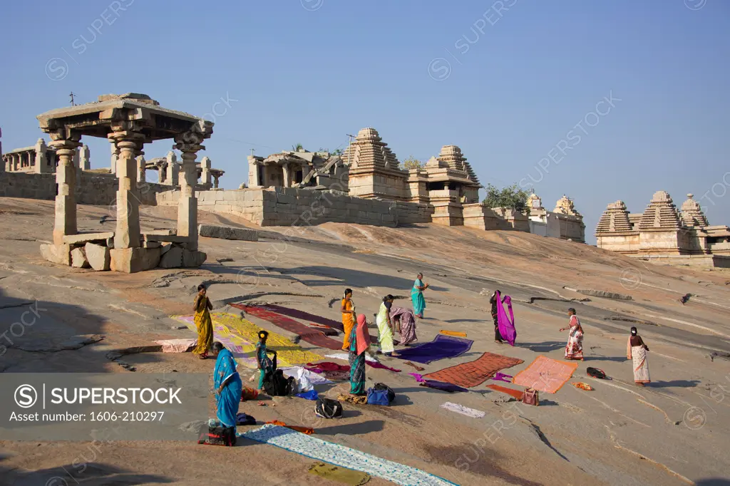 India, Karnataka State, Hampi City, ruins of Vijayanagar City XV century, (W.H.), Matunga Hill, Drying Cloths