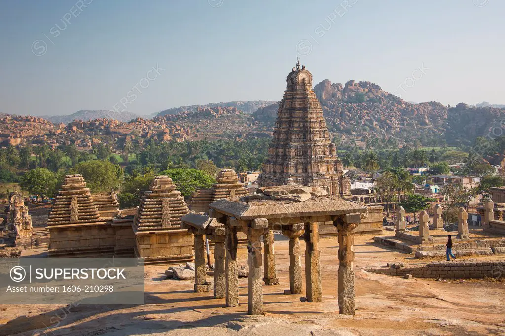 India, Karnataka State, Hampi City, ruins of Vijayanagar City XV century, (W.H.), Virupaksha Temple