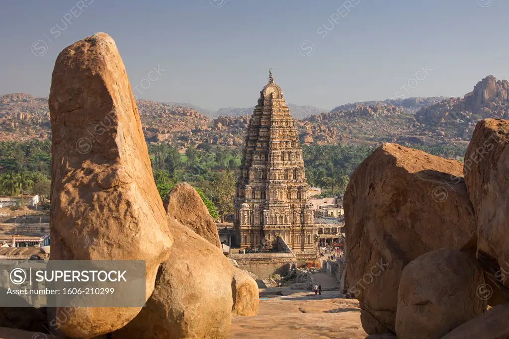 India, Karnataka State, Hampi City, ruins of Vijayanagar City XV century, (W.H.), Matunga Hill, Virupaksha Temple