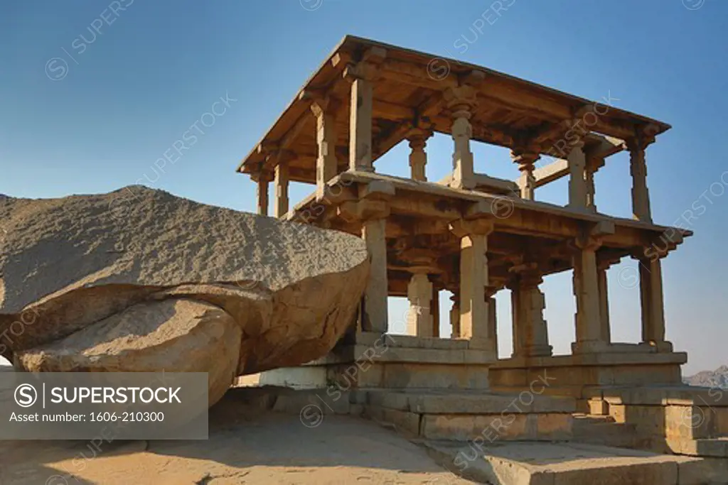 India, Karnataka State, Hampi City, ruins of Vijayanagar City XV century, (W.H.), Matunga Hill,